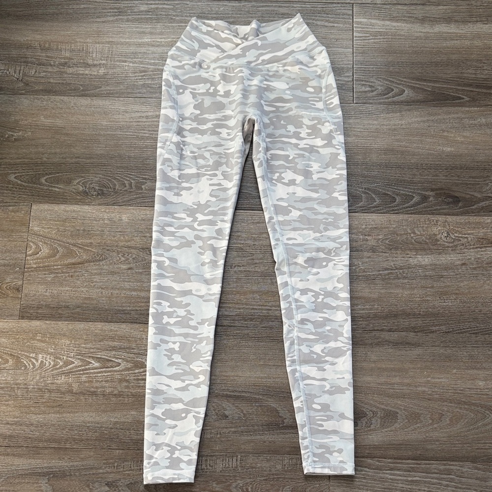Alphalete Light Gray Camouflage Leggings